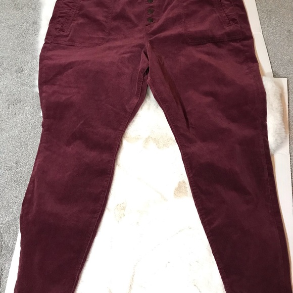 American Eagle Outfitters Pants - American Eagle, Hi-Rise Jegging Corduroys pants.